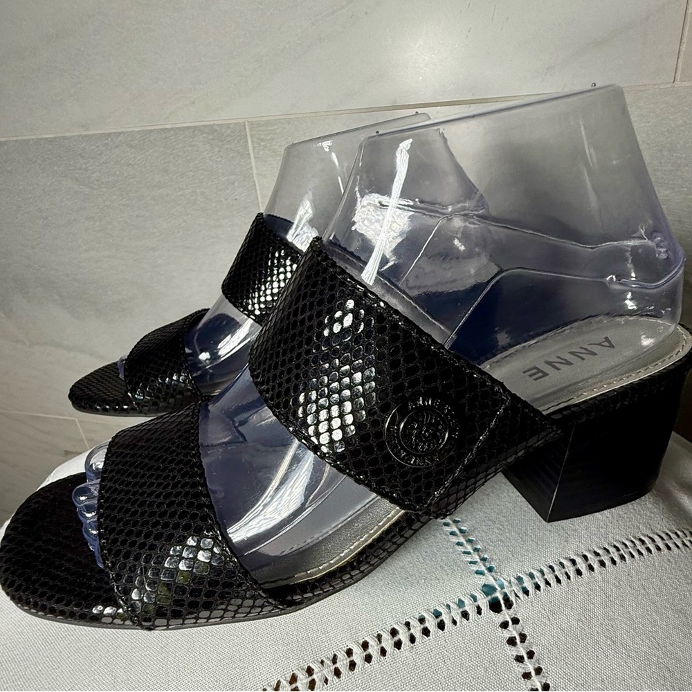 Anne Klein Black Snake Print DRESSY Womens Heels, Size 8. Heel measures2.5”